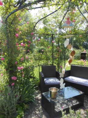 Отель Chambre D'hôtes Myrtille  Юссон-Ан-Форе
